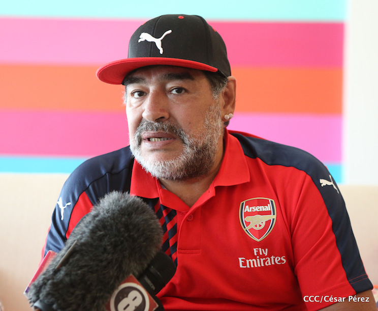 Maradona se va de Nicaragua orgulloso de la Orden Sandino